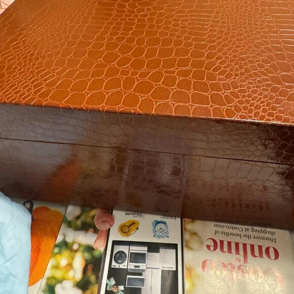 Vintage Neiman Marcus Champagne Glasses in Leather Display Box - Picture 8 of 8